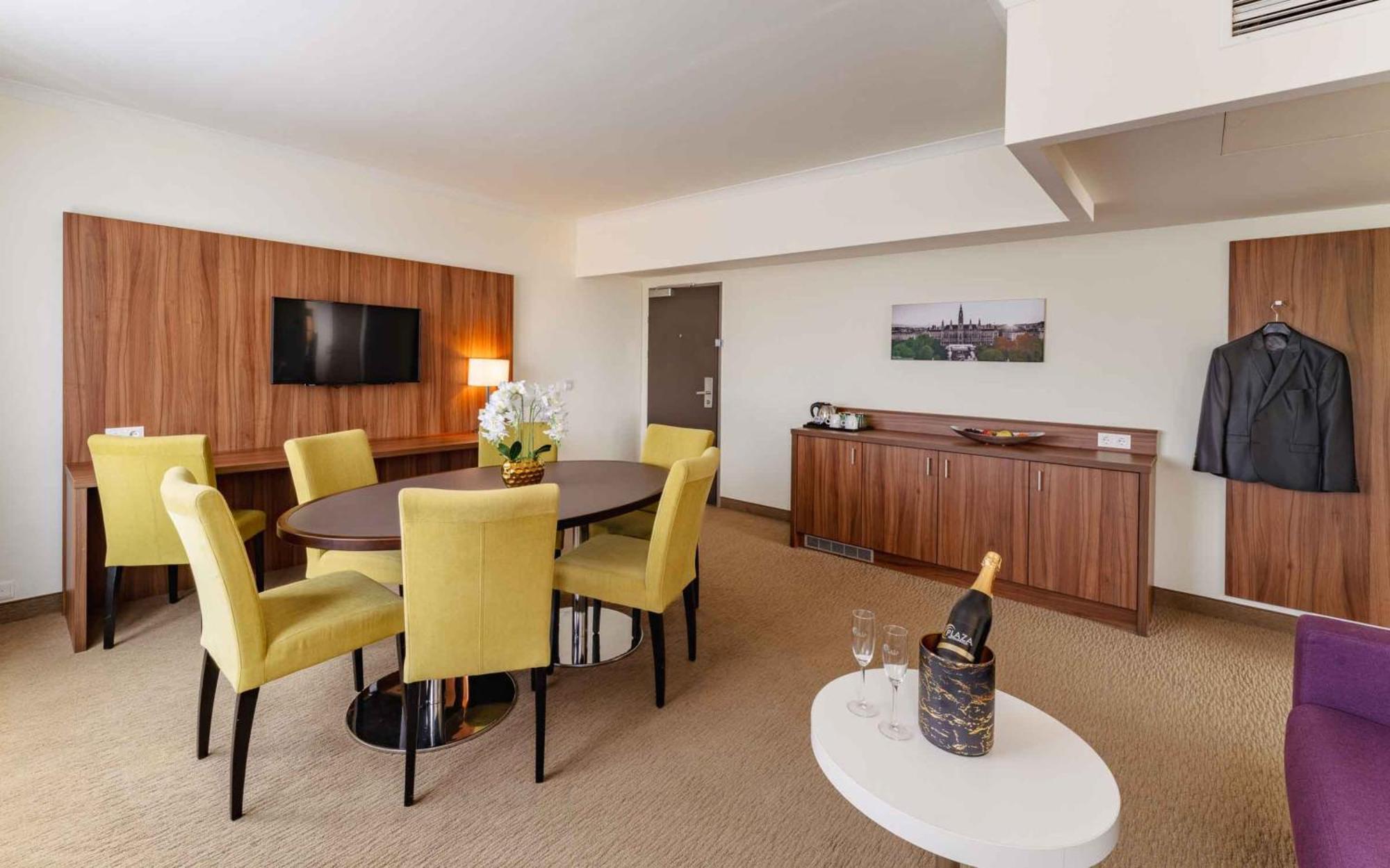 Plaza Premium Wien Bagian luar foto